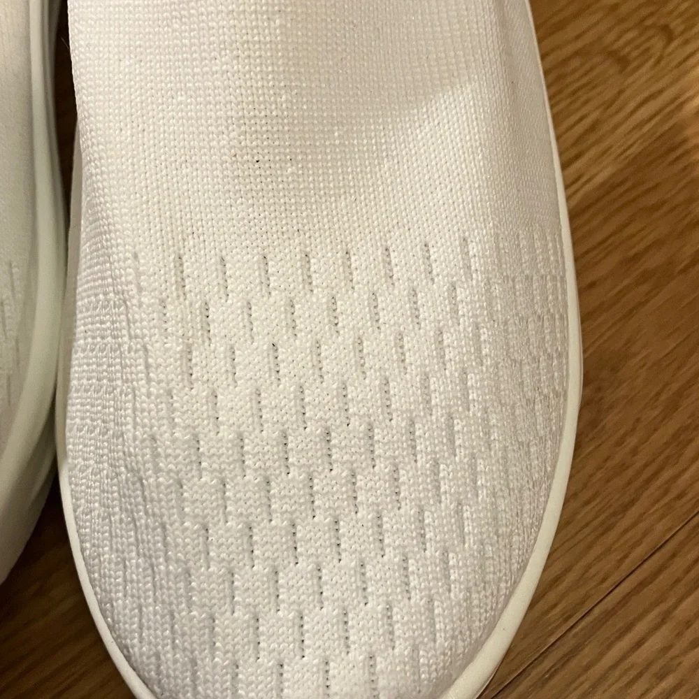 No Brand Women’s Slip on Sz 42 White Sneakers Perforated knit uppers-breathable - Picture 3 of 10